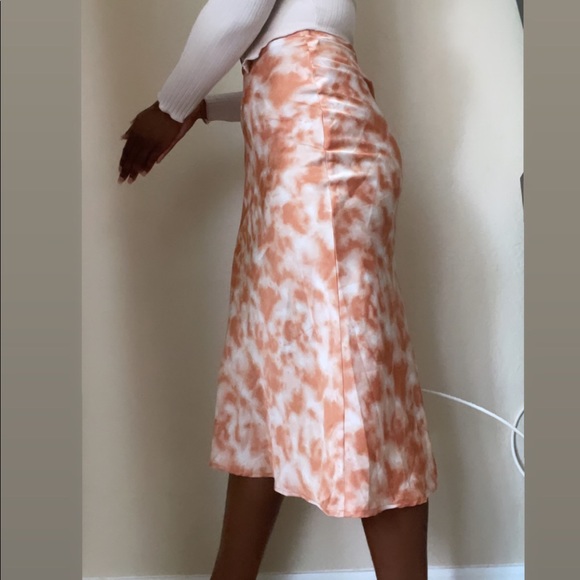 Forever 21 Dresses & Skirts - Beautiful Flowing Silk Satin Midi Skirt 💕😍🔥